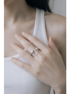 Lykos Zincir Sallantılı Kalp Model Gümüş Renk Kadın Yüzük