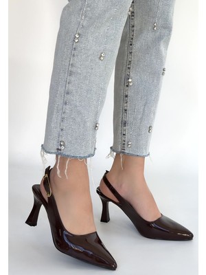 Alfaze Kahverengi Rugan Tokalı Kemerli Sivri Burun Topuklu Ayakkabı Topuk Boyu 7,5 cm