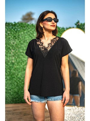 Siyah V Yaka Dantelli Bluz