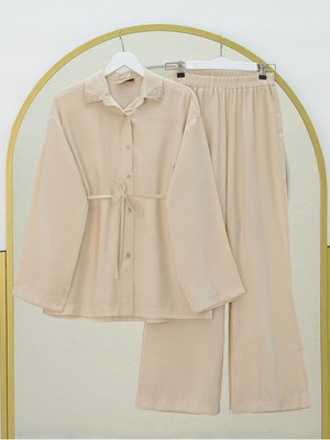 Modamorfo Yakası Taşlı Belden Bağlamalı Pantolonlu Takım -Bej