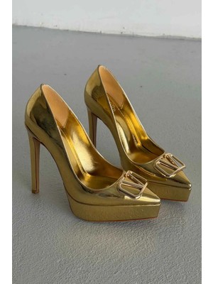 Ayakkabı Prensi Gunhild Toka Detaylı Gold Klasik Topuklu Ayakkabı Kadın
