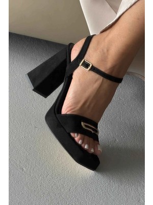 Ayakkabı Prensi Demi Aksesuar Detaylı Siyah Süet Platform Kalın 11CM Klasik Topuklu Ayakkabı Kadın