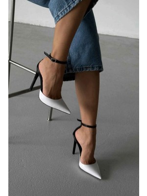 Ayakkabı Prensi Taşlı Toka Detaylı Bilekten Bantlı Beyaz Siyah Stiletto, Topuklu Ayakkabı Kadın