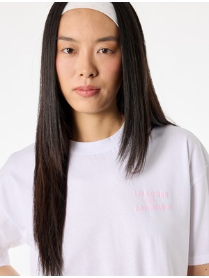 Koton Rahat Kalıp Arkası Baskılı Kısa Kollu Bisiklet Yaka Pamuklu Tişört