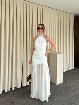 Laluvia Beyaz Gül Detaylı Şifon Elbise - 2485