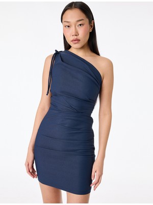 Koton Pamuklu Slim Fit Fiyonk Detaylı Drapeli Mini Tek Omuz Elbise