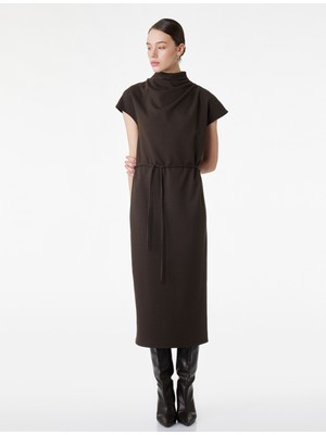 Koton Slim Fit Dik Yaka Bağlama Detaylı Kolsuz Elbise