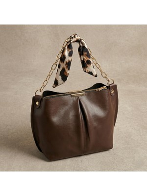 Hediye Bahçesi Leopar Desenli Fular Detaylı Kahverengi Çanta