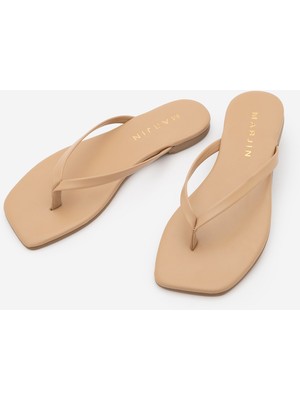 Marjin Kadın Ince Bantlı Parmak Arası Küt Burun Günlük Terlik Nelvin Bej