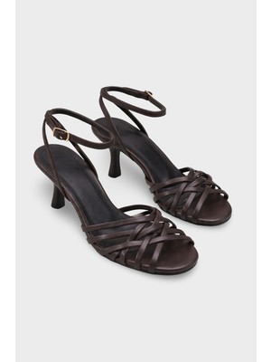 LOJO Kadın Oval Burun İnce Bantlı Bilekten Bağlamalı Topuklu Günlük Sandalet Minori Kahve