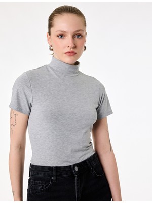 Koton Slim Fit Kısa Kollu Dik Yaka Tişört