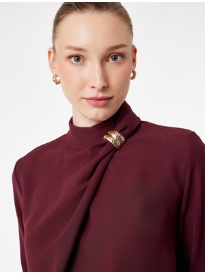 Koton Metal Aksesuarlı Asimetrik Yaka Uzun Kollu Bluz