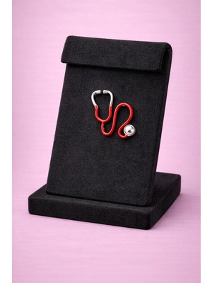 Mdm Style Stetoskop Figürlü Kırmızı Broş