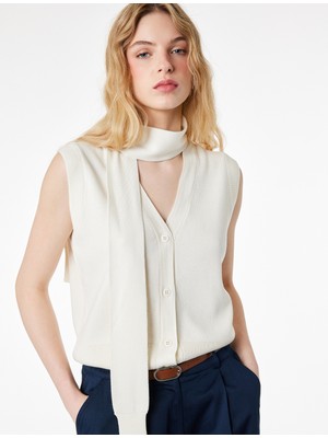 Koton V Yaka Fular Detaylı Triko Süveter