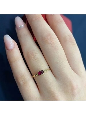 Hepimitu Yakut Renkli Altın Tektaş Yüzük YZA.104.01