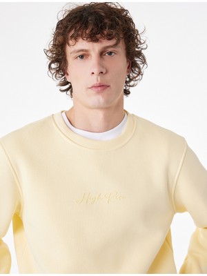 Koton Regular Fit Uzun Kollu Şardonlu Bisiklet Yaka Basic Baskılı Sweatshirt