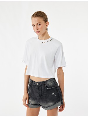 Koton Koton x Zeynep Bastık - Metal Aksesuar Detaylı Bisiklet Yaka Kısa Kollu Crop Tişört