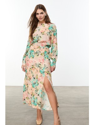 Çiçek Desenli Yırtmaçlı Uzun Elbise