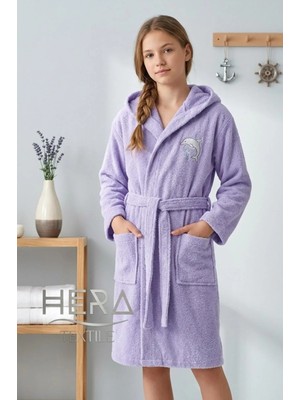 Hera Textile Çocuk Bornozu Pamuklu Kapüşonlu Lila 13-18 Yaş Unisex-Kız-Erkek Kemerli Yunus Nakışlı Genç Bornoz