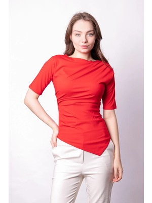 Jument Kadın Likralı Hafif Parlak Kumaş Kayık Yaka Pileli Asimetrik Dirsek Üstü Kol Body Bluz-Kırmızı