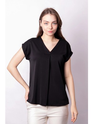 Jument Kadın Ipeksi Krep Kumaş V Yaka Önü Pileli Düşük Omuzlu Duble Kol Bluz-Siyah