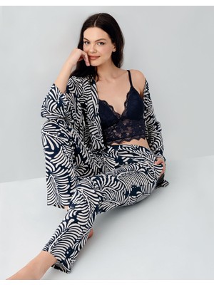 Arnetta Kadın 3’lü Desenli Pijama & Ev Giyim Seti – Dantelli Bralet Sütyen , Pantolon ve Sabahlık, %50 Pamuk %50 Modal