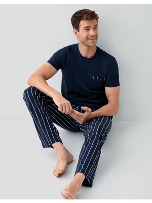 Arnetta Erkek Lacivert %100 Pamuk Kısa Kollu Pijama Takımı – Çizgili Cepli Alt, Düz Renk Üst, Rahat Kesim
