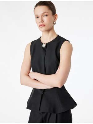 Koton Viskon Karışımlı Metal Aksesuarlı Kolsuz Bisiklet Yaka Peplum Yelek