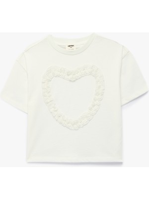 Koton Fırfırlı Kalp Detaylı Kısa Kollu Bisiklet Yaka Pamuklu Tişört