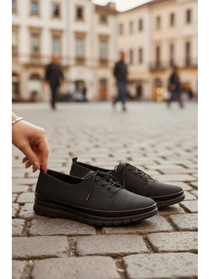 Enoch Hakiki Deri Siyah Lastik Ipli Brogue Desenli Lazer Kesim Ortopedik Kadın Oxford Babet