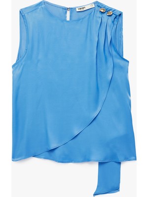 Koton Metal Aksesuarlı Katlı Bisiklet Yaka Kolsuz Viskon Bluz