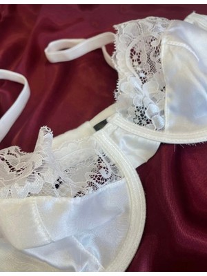 Dantel Detaylı Saten Sütyen Takımı
