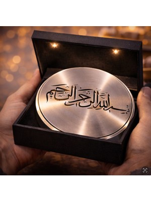 Besmele Yazılı Premium Metal Disk – LED Işıklı Hediye Kutulu Islami Dekoratif Masa ve Ofis Dekoru