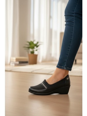 Enoch Kadın Kristal Şerit Detaylı Ortopedik Hakiki Deri Dolgu Taban Babet