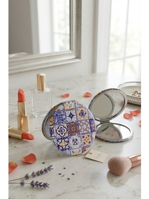 Desenli Yuvarlak Cep Aynası – Motifli Sim Detaylı Çift Taraflı Makyaj Aynası