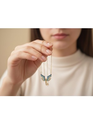 Hayal Çanta Mavi ve Beyaz Zirkon Taşlı Melek Kanadı Gold Kolye