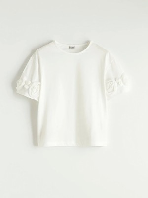 LC Waikiki Ekru Bisiklet Yaka Nakışlı Kız Çocuk Tişört