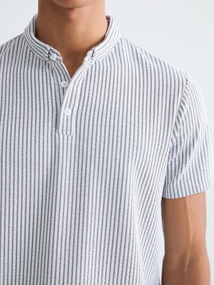 LC Waikiki Siyah Hakim Yaka Çizgili Erkek Tişört