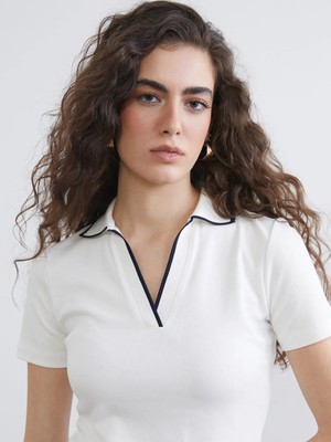 LC Waikiki Ekru Polo Yaka Kadın Tişört