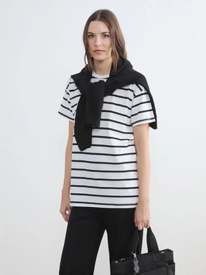 LC Waikiki Siyah Bisiklet Yaka Çizgili Kadın Tişört