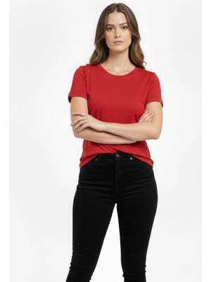Pileli Store Kadın Bisiklet Yaka Slim Fit Likralı Tişört - Kırmızı
