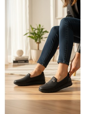 Enoch Hakiki Deri Siyah Nubuk Metal Amblem Detaylı Ortopedik Konfor Babet