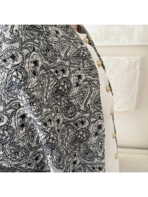 Siyah, Beyaz Desenli Şal