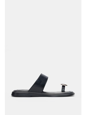 Selin Shoes Vensia Düz Taban Parmak Arası Aksesuar Detaylı Kadın Terlik- Siyah