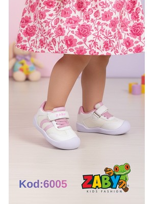 Maksimum Hava Alabilen: Cırt Cırtlı ve Kaymaz Tabanlı Ilk Adım Ayakkabısı