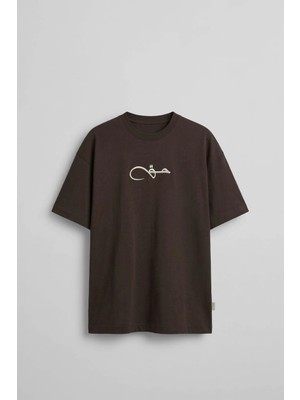 Abluka Online Erkek Oversize Nakışlı Halı Desenli Sırt Baskılı T-Shirt Kahverengi