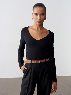 Dilvin 32780 V Yaka Büzgülü Top-Siyah