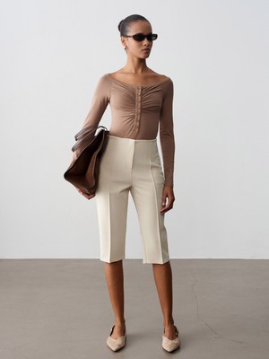 Dilvin 72649 Yırtmaçlı Kumaş Bermuda-Bej