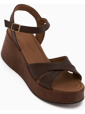 Limoya Nooria Hakiki Deri Kahve Çapraz Bantlı Dolgu Topuklu Kadın Sandalet