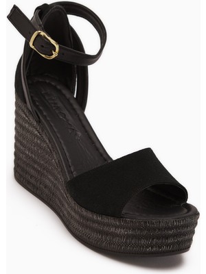 Limoya Moni Siyah Süet Dolgu Topuklu Bilekten Tokalı Kadın Sandalet